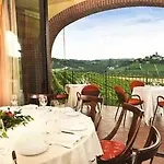 Отель Tota Virginia Antico Podere Серралунга-д'Альба