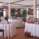 Tota Virginia Antico Podere Отель Серралунга-д'Альба
