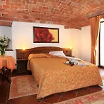 Отель Tota Virginia Antico Podere