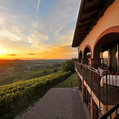 Tota Virginia Antico Podere 4* Serralunga d'Alba