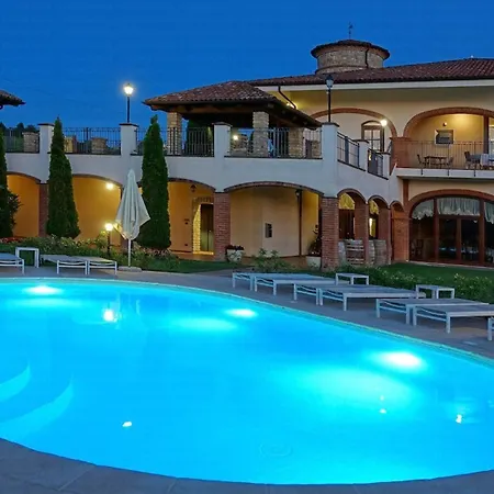 Tota Virginia Antico Podere 4* セッラルンガ・ダルバ