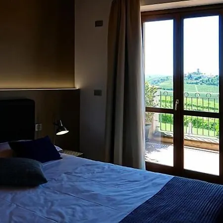 Tota Virginia Antico Podere Serralunga d'Alba