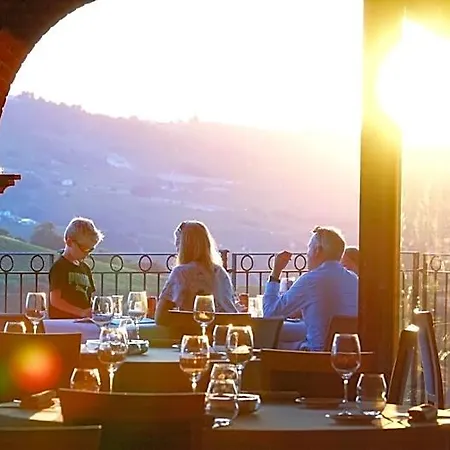 Tota Virginia Antico Podere Серралунга-д'Альба