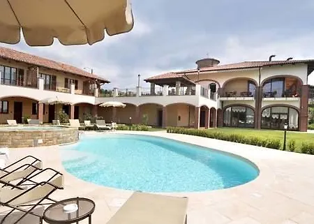 Tota Virginia Antico Podere 4* سيرالونغا دو ألبا