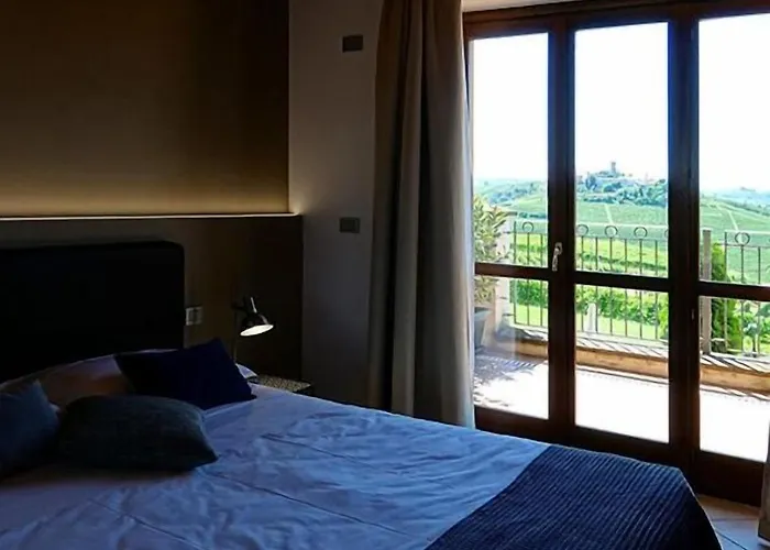 Tota Virginia Antico Podere Serralunga d'Alba