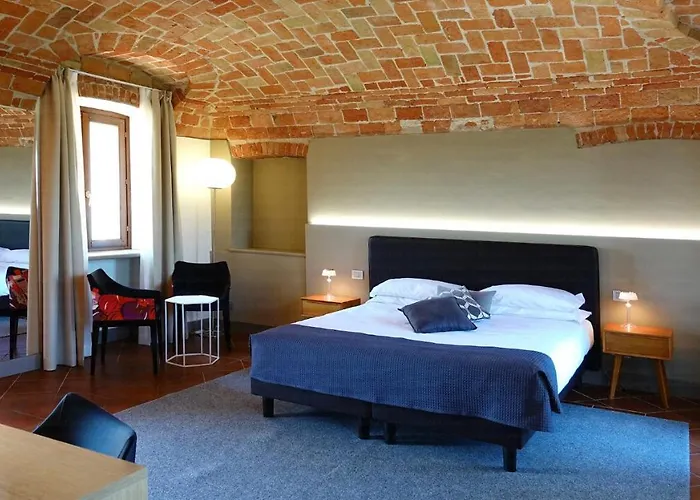 Tota Virginia Antico Podere Hotel Serralunga d'Alba